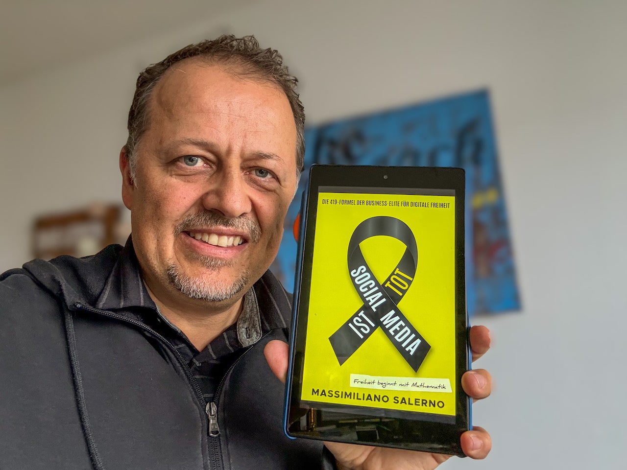 Game Over Social Media: Warum ich XING und 8.249 Kontakte gelöscht habe 3 Buchtipp: Social Media ist tot